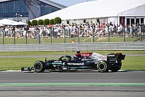 Rosberg szerint egyszerű oka van annak, hogy miért nem jelentette még be a Mercedes Hamilton csapattársát
