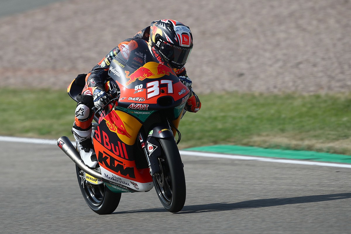 Acosta logra su cuarto triunfo del año en Moto3