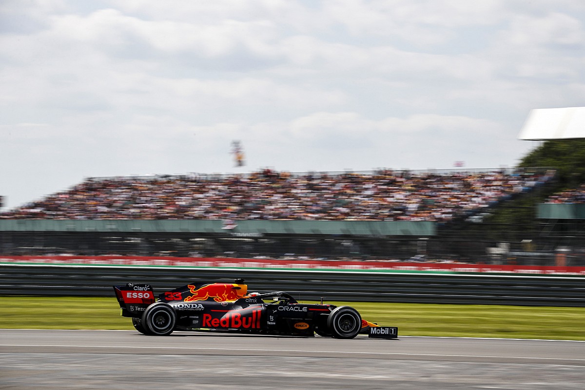 英国大奖赛FP1:维斯塔潘高居头名,优势多达0.7秒