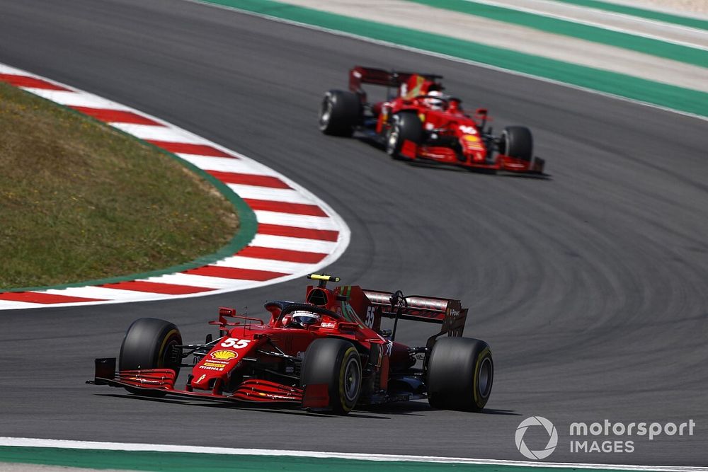 Carlos Sainz Jr., Ferrari SF21, Charles Leclerc, Ferrari SF21