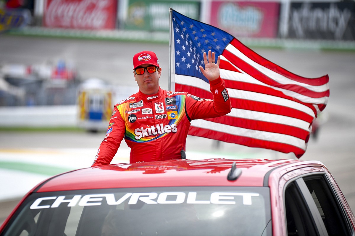 Kyle Busch z pole position