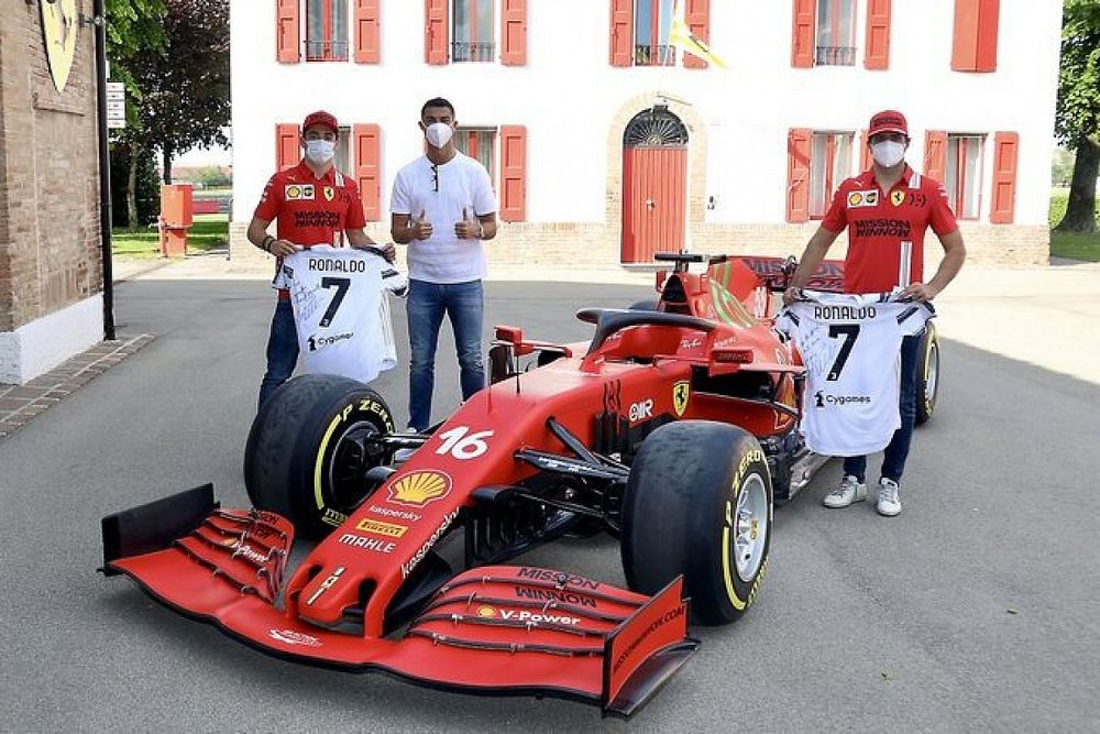 Cristiano Ronaldo, Maranello'ya giderek Sainz ve Leclerc'i ziyaret etti