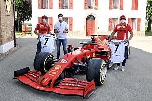 Sainz y Leclerc reciben a Cristiano Ronaldo en Maranello