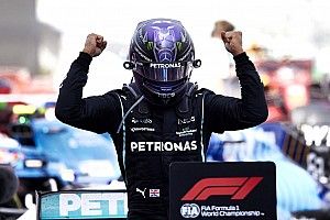 Mercedes: Hamilton az extra kiállás nélkül is megelőzte volna Verstappent