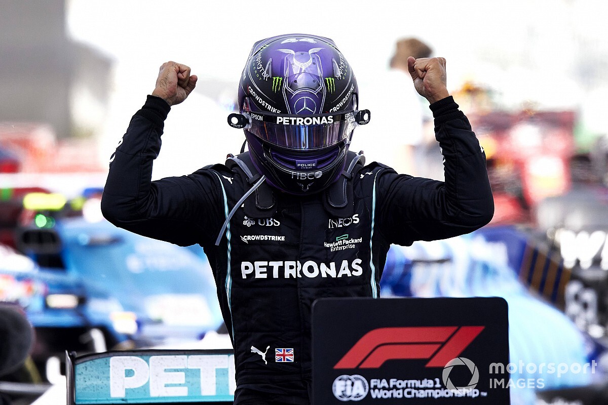 Mercedes: Hamilton az extra kiállás nélkül is megelőzte volna Verstappent