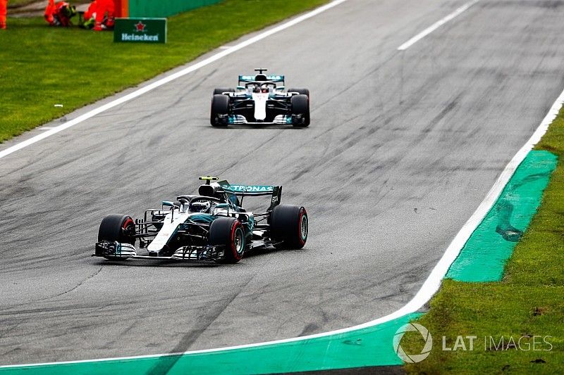 Valtteri Bottas, Mercedes AMG F1 W09, Lewis Hamilton, Mercedes AMG F1 W09