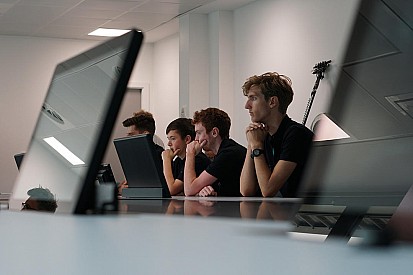 A Mercedes magyar résztvevővel indította el az esport csapatát