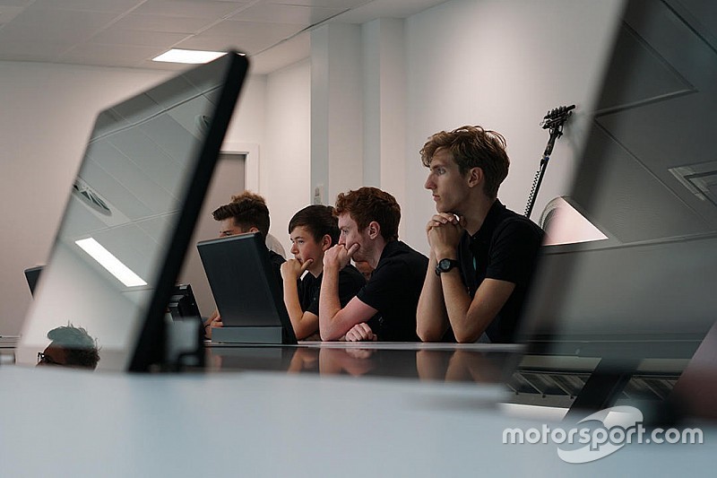 A Mercedes magyar résztvevővel indította el az esport csapatát