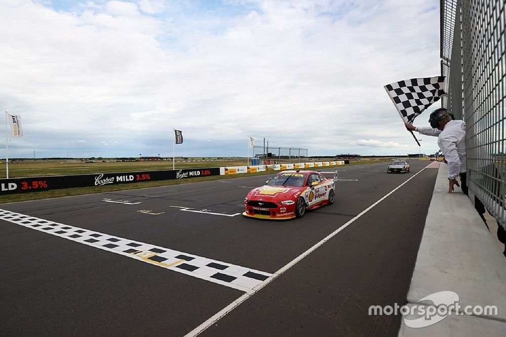 The Bend Supercars: Coulthard wins as title rivals clash