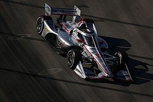 Power i Sato na pole position