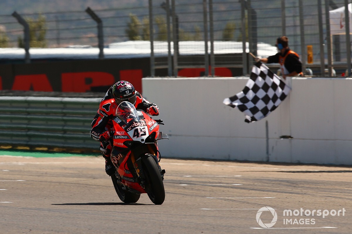 Aragon WSBK: Redding leads Ducati 1-2 ahead of Rea