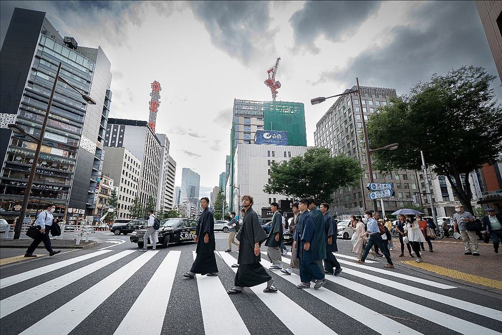 Saat Para Pembalap Berkimono di Jalanan Tokyo