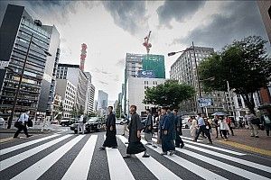 Saat Para Pembalap Berkimono di Jalanan Tokyo