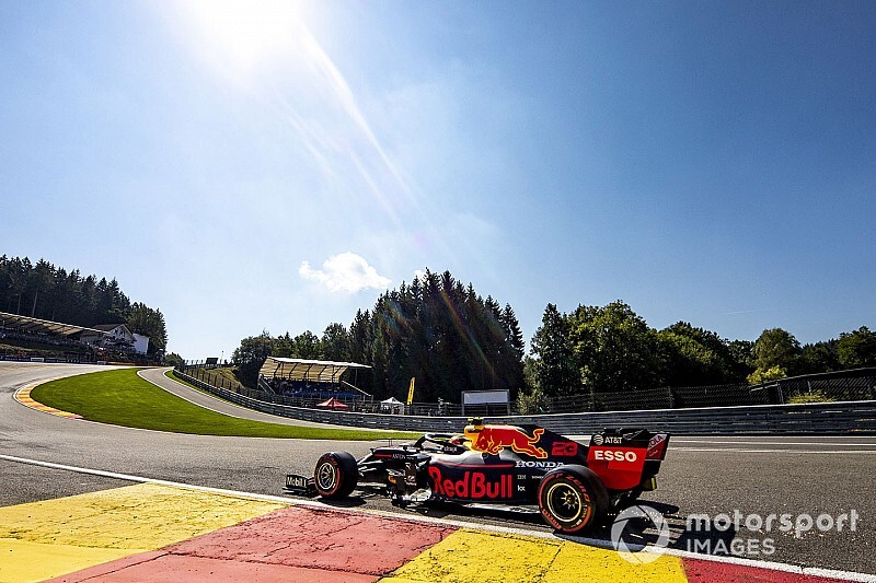 Albon: "Il sorpasso su Daniel? Bello, ma era in crisi di gomme!"