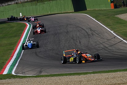 F4: Hauger conquista Gara 3 a Imola