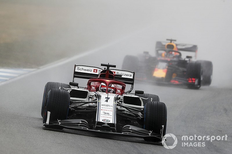 Les Alfa Romeo rétrogradées, Hamilton et Kubica dans les points