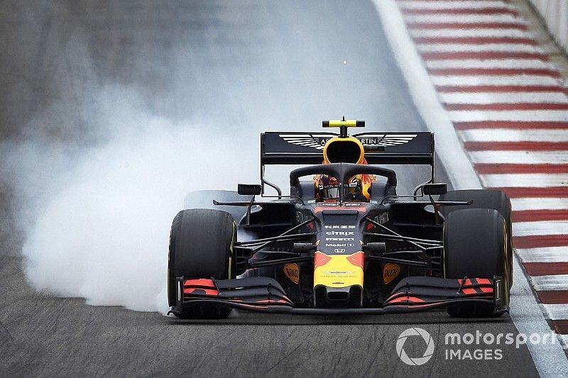 Alex Albon, Red Bull RB15, bloque une roue