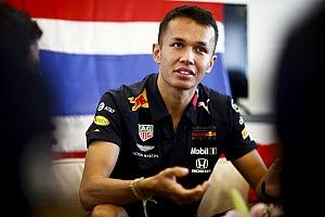 Verstappen szólt Albonnak, kapaszkodjon, mert jön Szuzuka