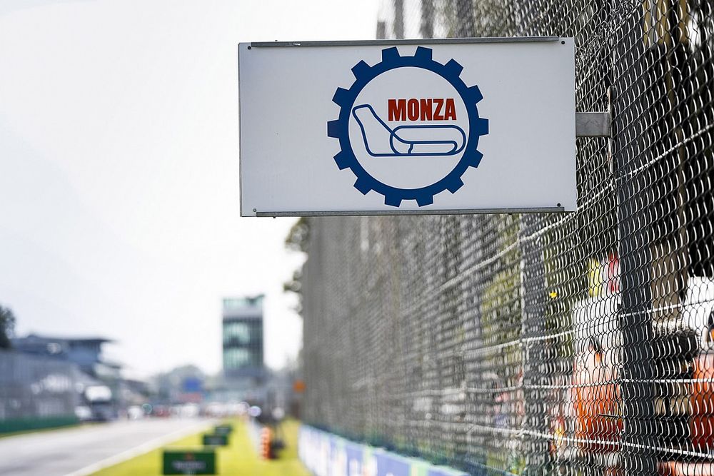 Il marchio di Monza sul recinto del circuito