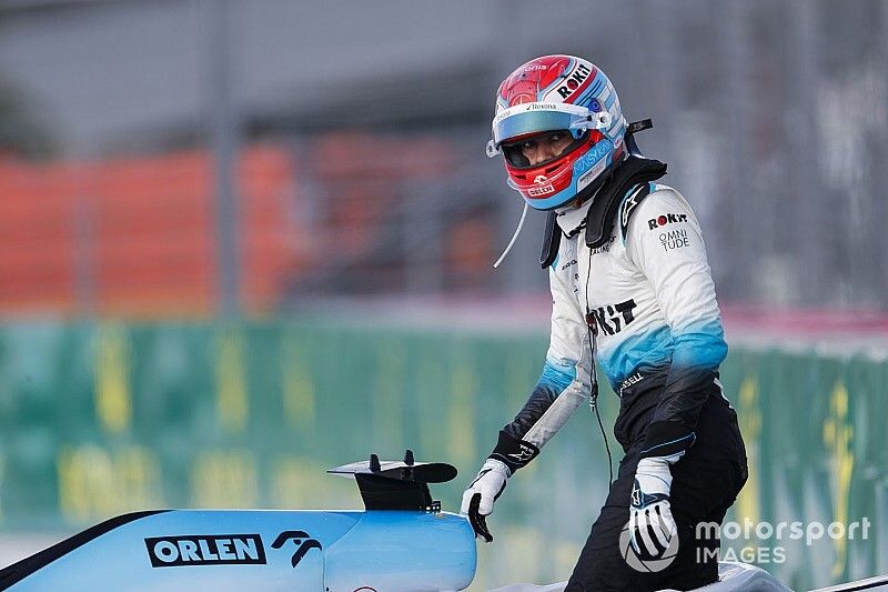 George Russell, Williams Racing FW42, crashes out of the race