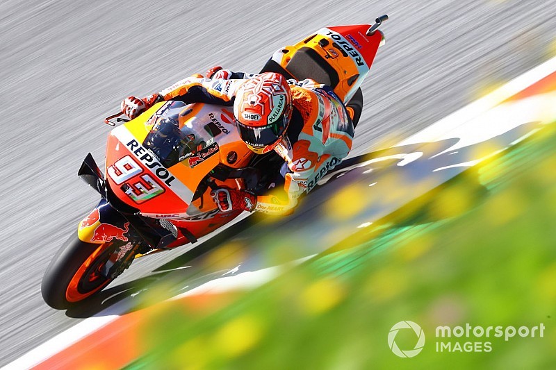 Marquez snelste op vrijdag in Oostenrijk, crash Dovizioso