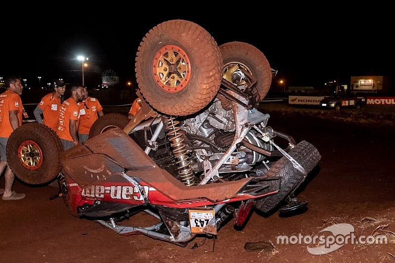 Após capotar, ator Caio Castro abandona Rally dos Sertões