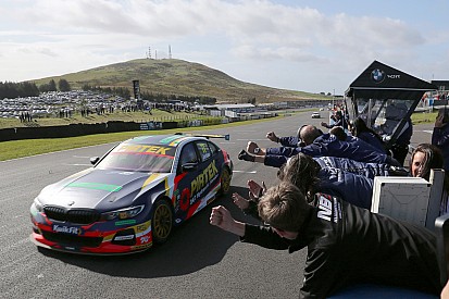 Knockhill BTCC: Jordan closes on Turkington with Race 2 win