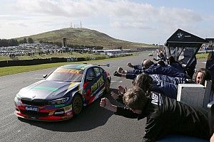 Knockhill BTCC: Jordan closes on Turkington with Race 2 win