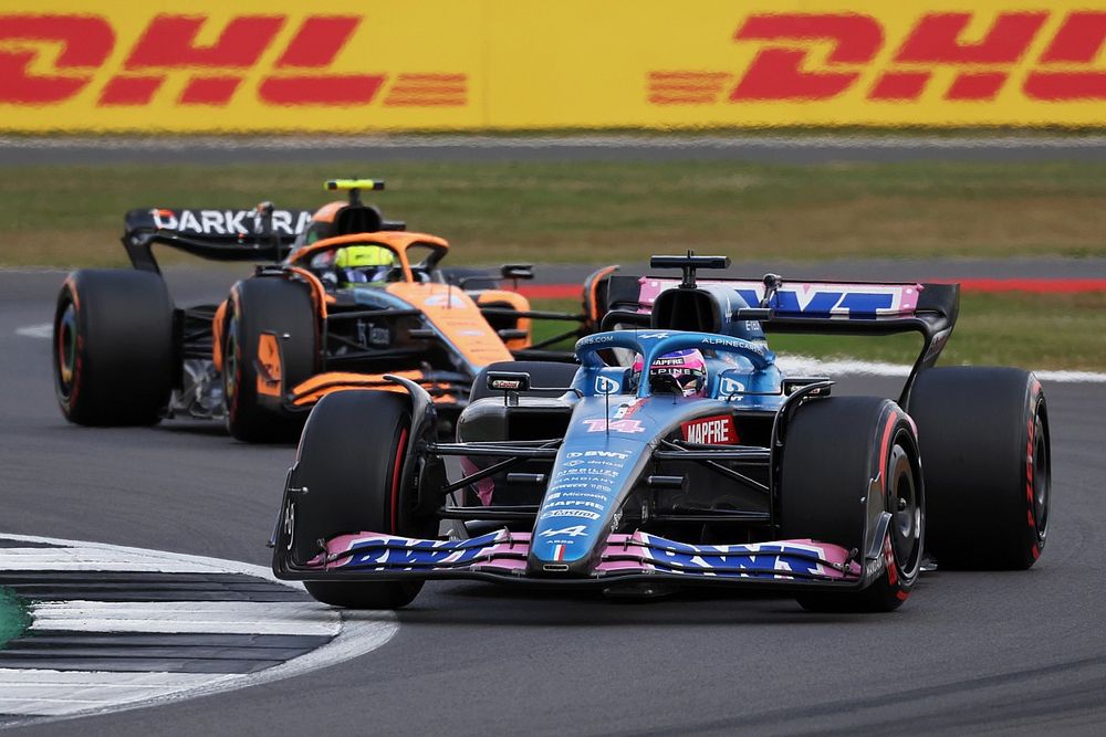 Fernando Alonso, Alpine A522, Lando Norris, McLaren MCL36