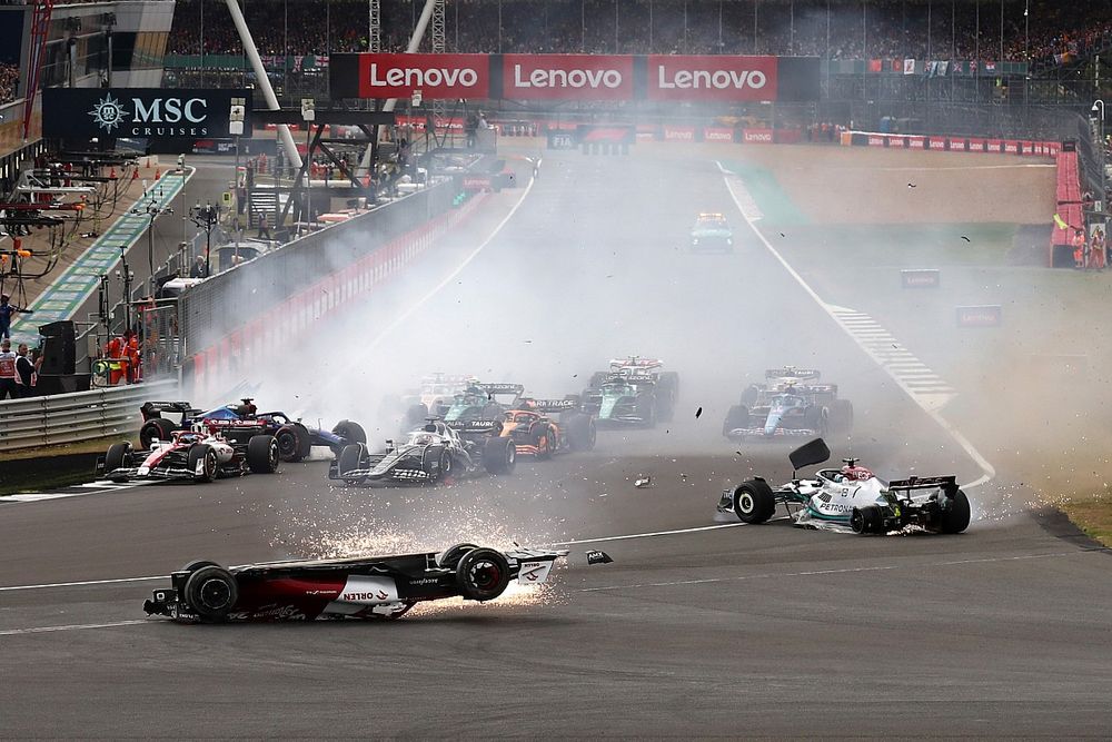 【動画】F1イギリスGPスタート直後に起きた、戦慄のクラッシュ
