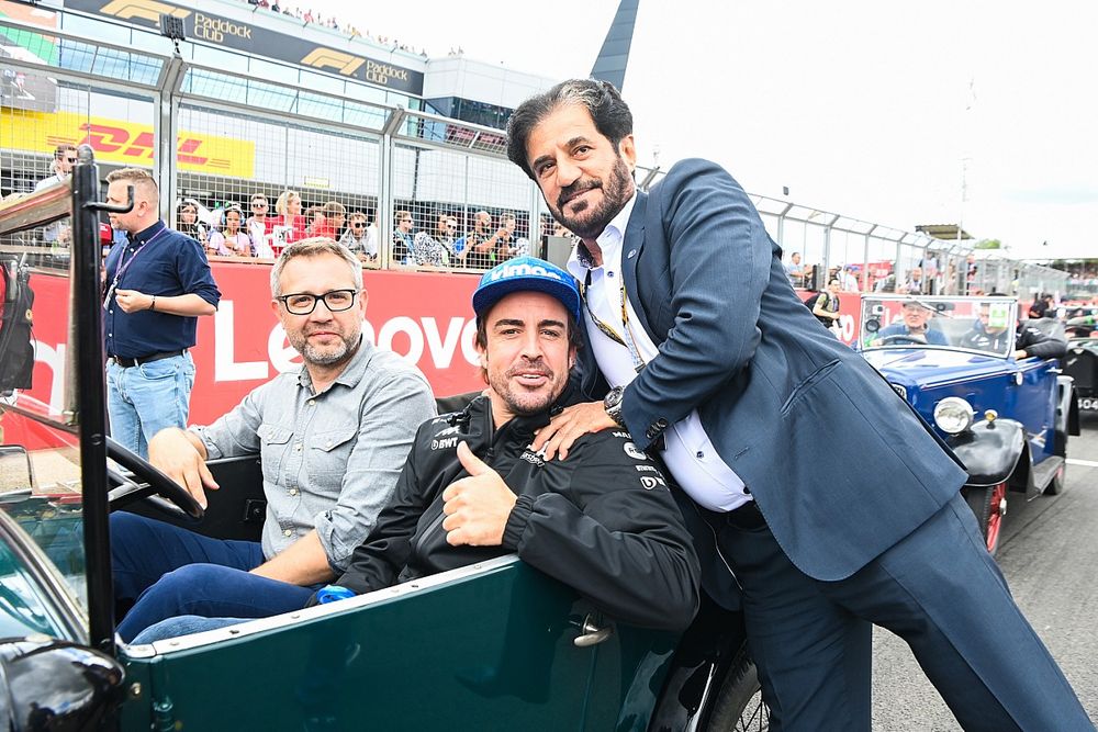 Fernando Alonso, Alpine F1 Team, Mohammed bin Sulayem, President, FIA, on the drivers' parade