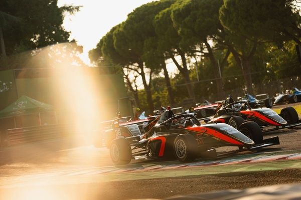 Karambol i odwołany wyścig włoskiej Formuły 4