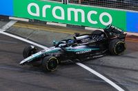 Russell no puede explicar el "extraño" accidente en la FP2 en Singapur