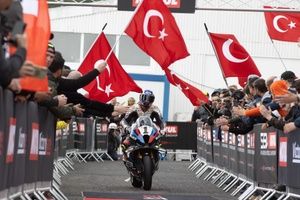 C&oacute;mo puede Toprak Razgatlioglu proclamarse campe&oacute;n de WSBK 2025 en Estoril