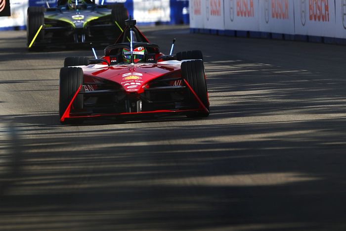 Fenestraz risked 'finishing on three wheels' with Diriyah FE pass on Mortara
