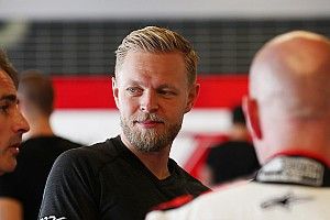 Magnussen guardará reposo y no correrá en las 24 Horas de Daytona