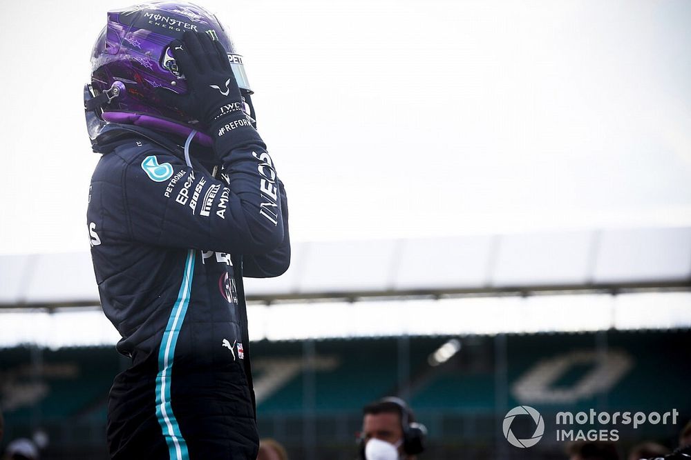 Ganador de la carrera Lewis Hamilton, Mercedes-AMG F1 en Parc Ferme 