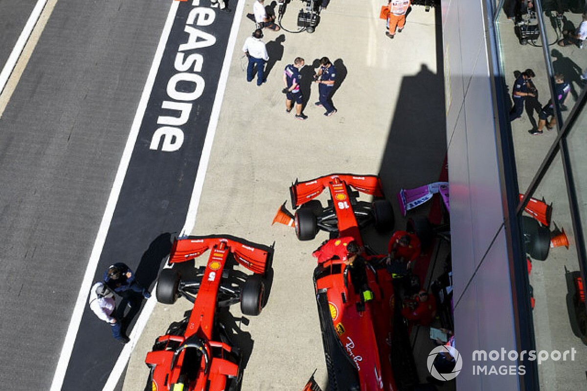 Így lazulnak az F1-es szerelők és mérnökök a rövid szünetben: ők is emberek