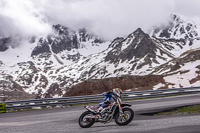 Rins y Rabat entrenan con la moto a 2.400 metros de altura