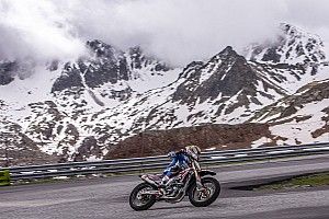 Rins y Rabat entrenan con la moto a 2.400 metros de altura