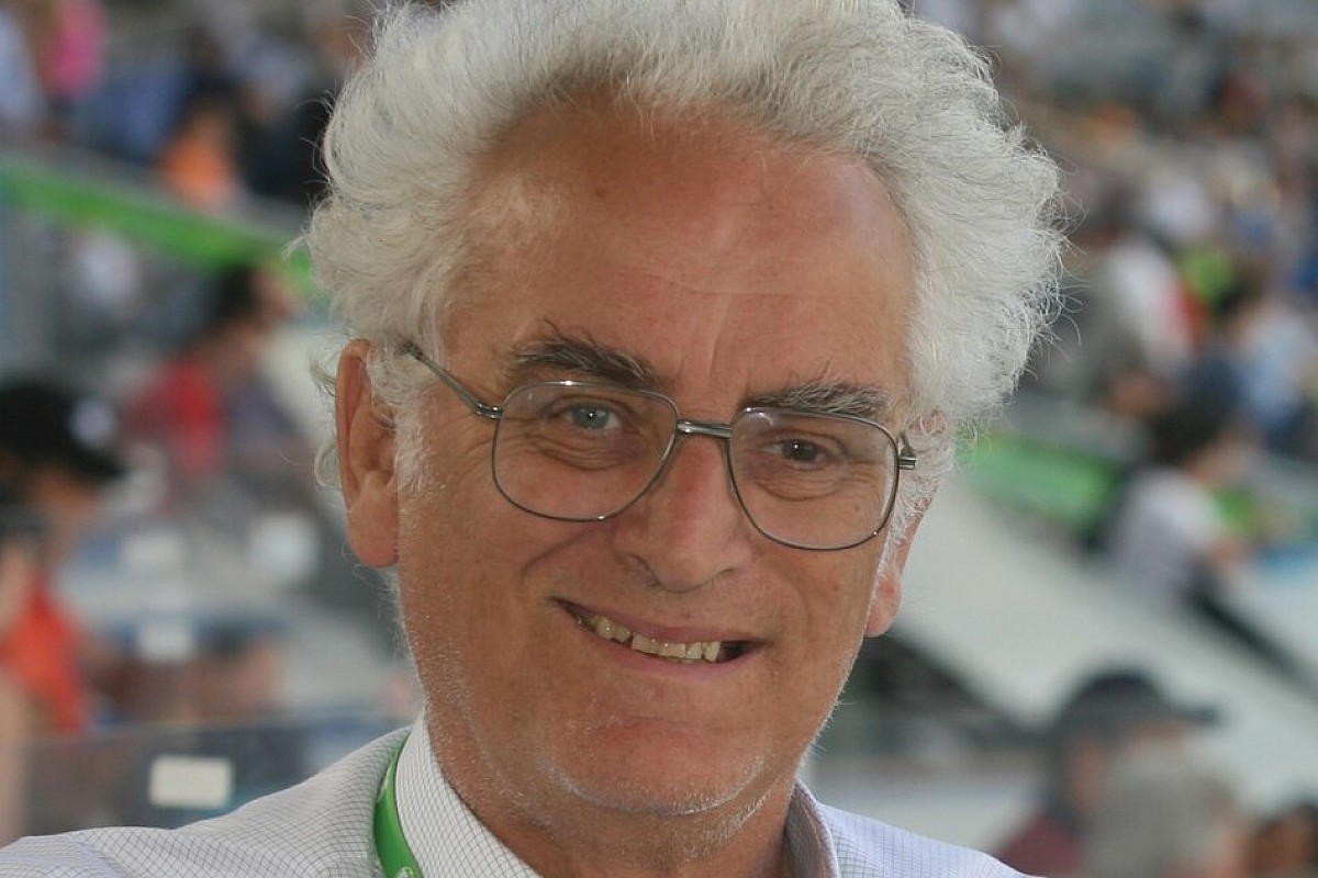 Zmarł Martin Holmes