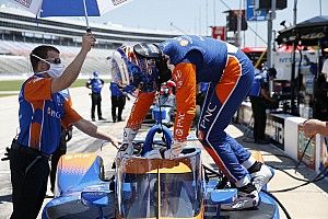 Texas IndyCar: Dixon leads practice, three incidents for rivals