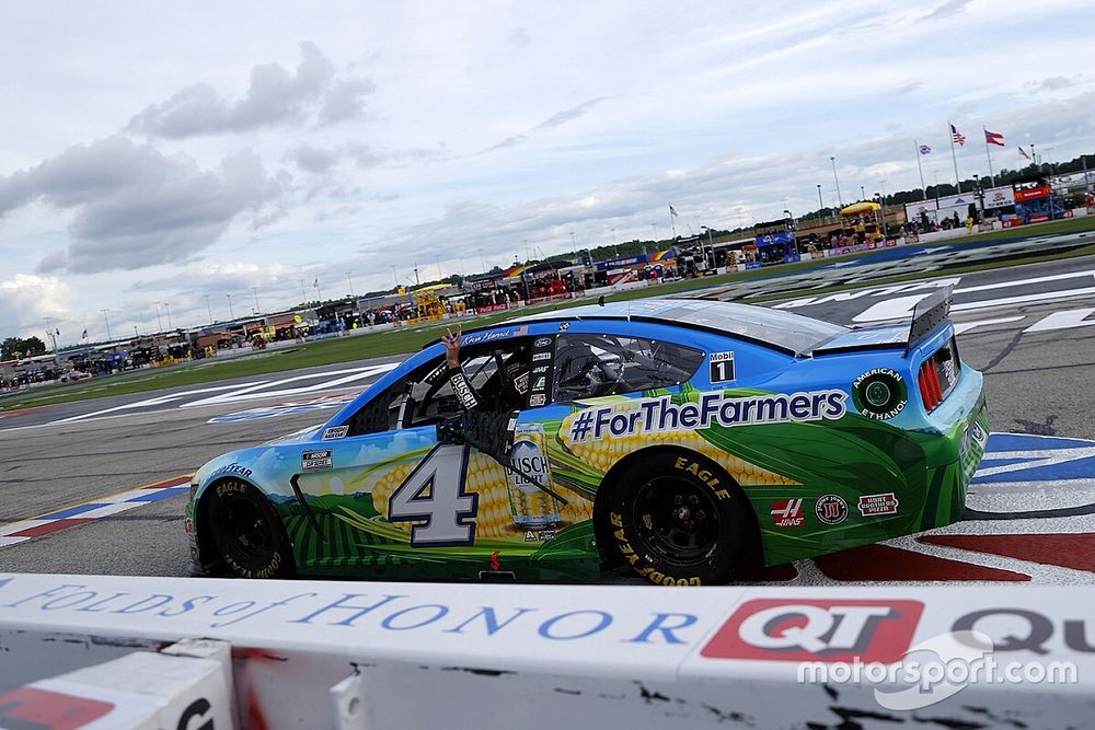 Harvick honors Dale Earnhardt with his third win at Atlanta