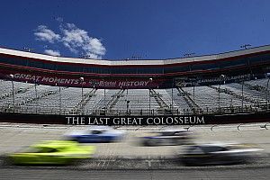 Stenhouse: "We just got crashed" as pileup stops Bristol race