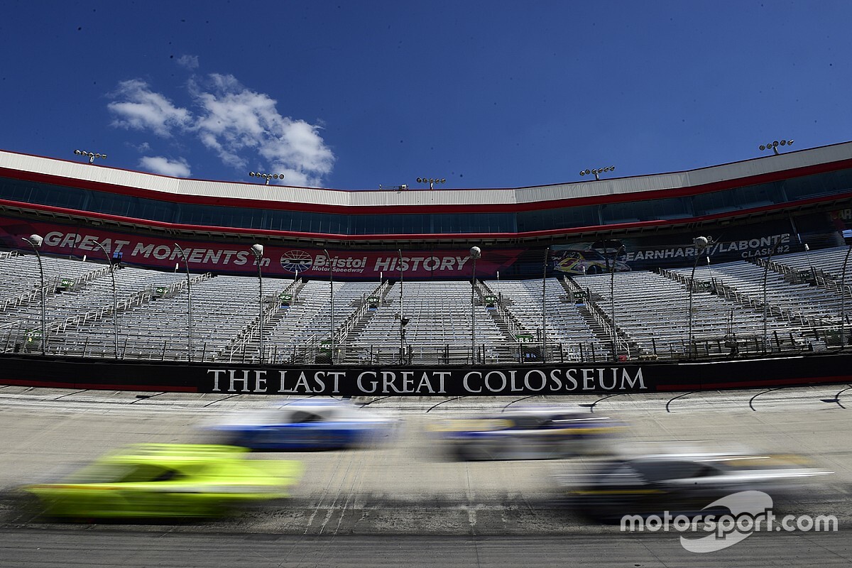 Stenhouse: "We just got crashed" as pileup stops Bristol race