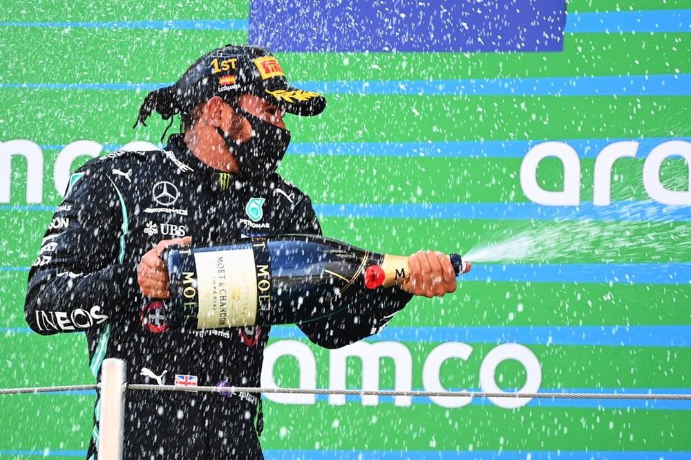 Podio: ganador, Lewis Hamilton, Mercedes-AMG Petronas F1