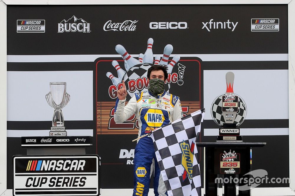Chase Elliott holds off Hamlin for Cup win at Daytona RC