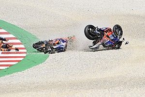 Pol Espargaró explica el choque con Oliveira (secuencia en fotos)