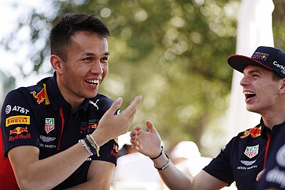 Mennyire lehet reális Albon számára Verstappen legyőzése?