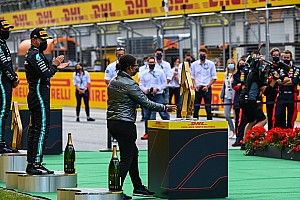 Vídeo F1: la curiosa entrega de trofeos durante la COVID-19
